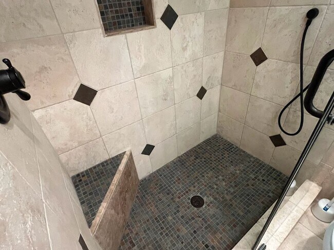 Building Photo - Elegant North Glendale Retreat with Premium Upgrades