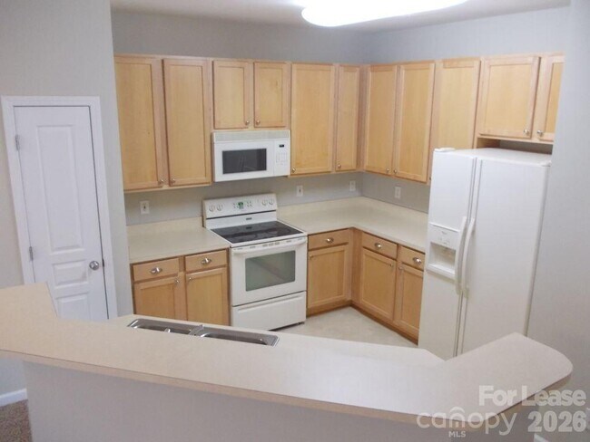 Building Photo - 8488 Chaceview Ct