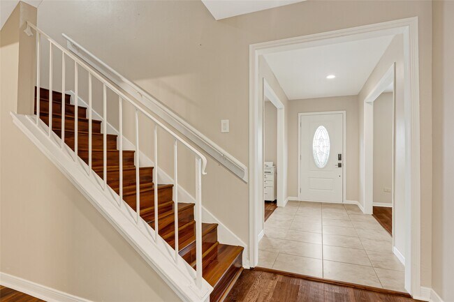 Building Photo - 14724 Perthshire Rd