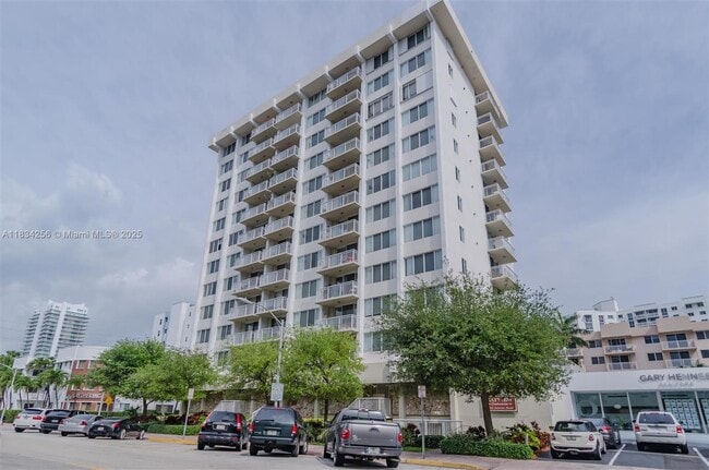 Building Photo - 1345 Lincoln Rd