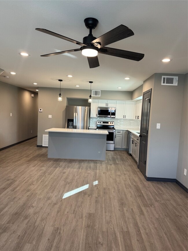 Building Photo - 7906 Sexton St