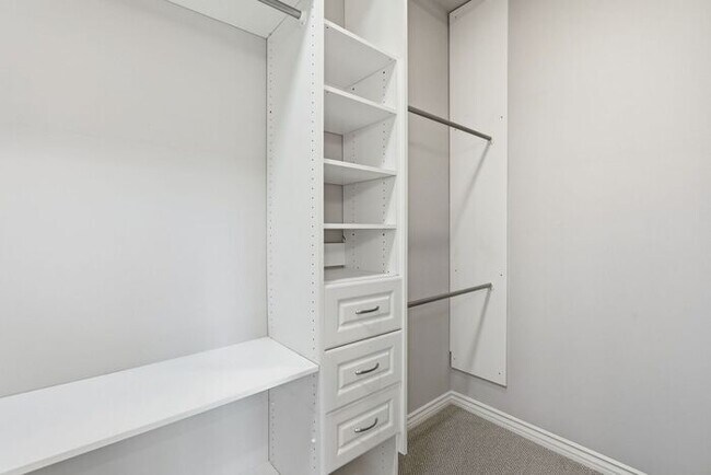 Building Photo - Modern 4 Bedroom, 3 Bathroom Home