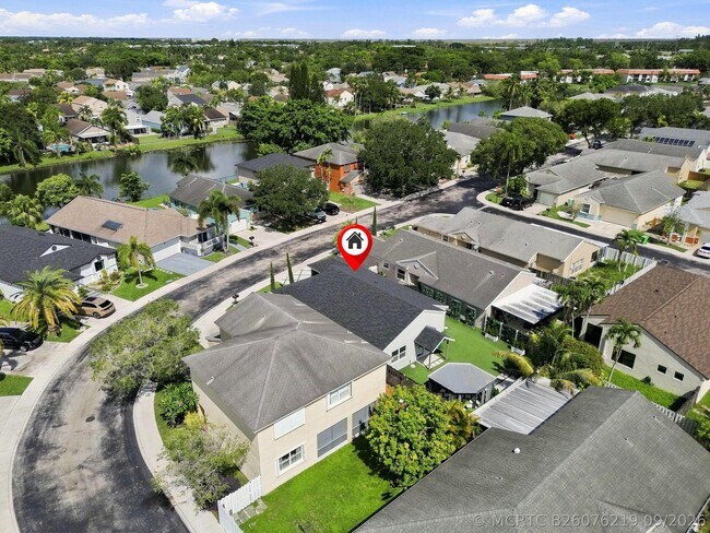 Building Photo - 372 W Riverbend Dr