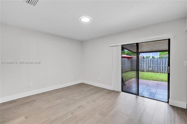 Building Photo - 4736 SW 136th Pl