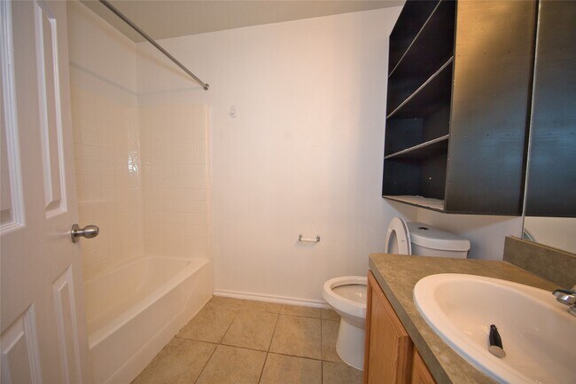 Building Photo - 18851 Sandelford Dr