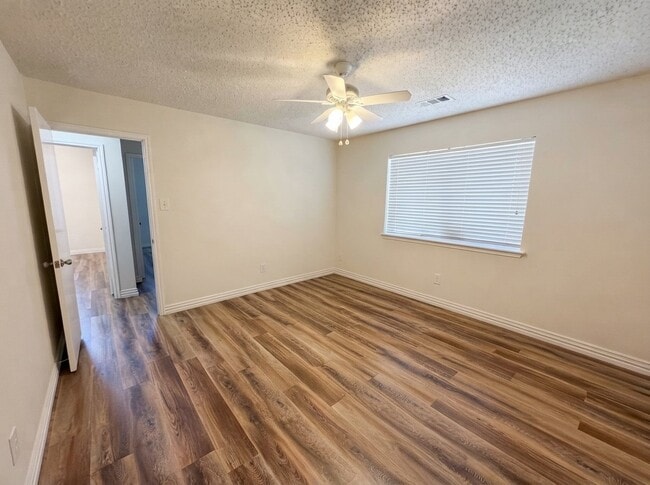 Building Photo - 1601 Kennedy Dr