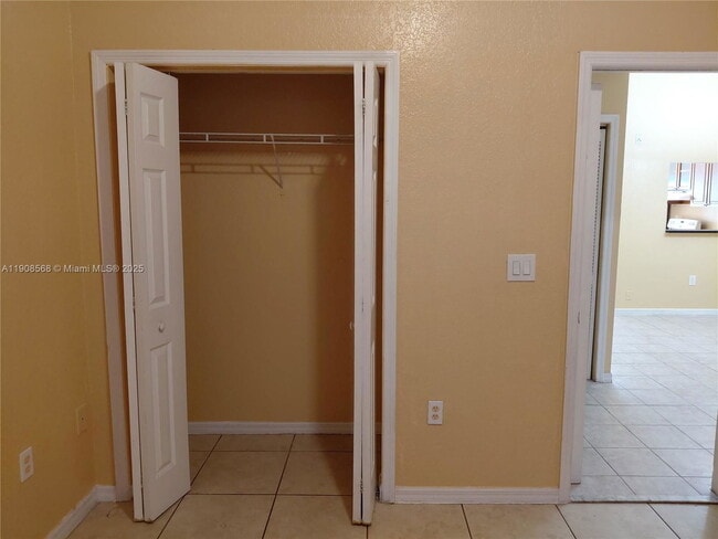 Building Photo - 83 NE 13th Ave