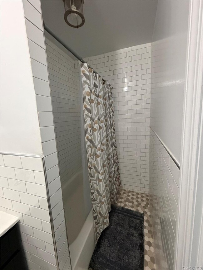 Building Photo - 509 E 183rd St