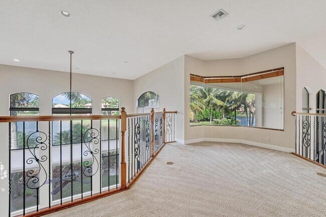 Building Photo - 10513 Versailles Blvd