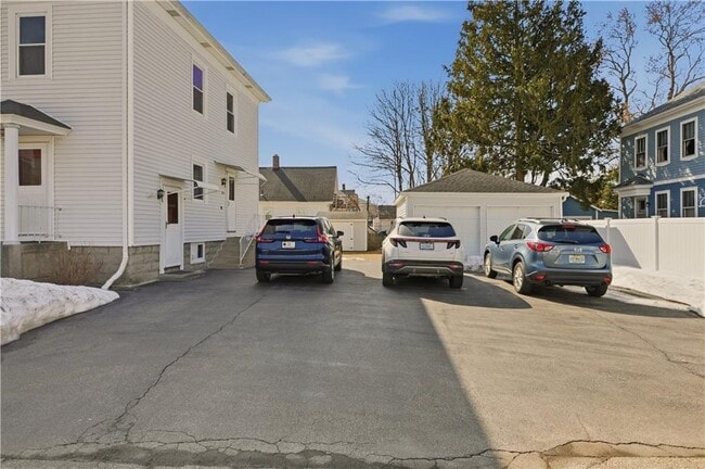 Building Photo - 984 York Ave