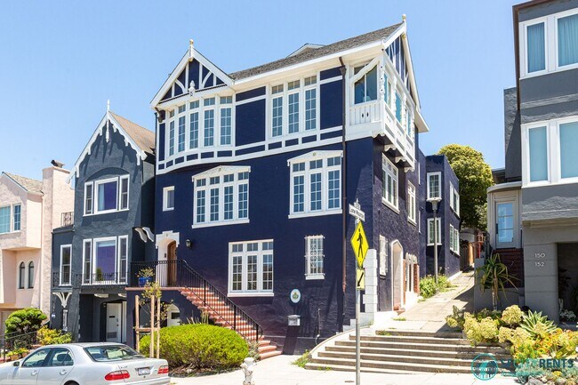 Building Photo - Lone Mountain: Bright Junior 1 Bed w/ Slee...