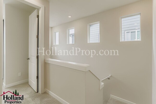 Building Photo - **SPECIAL OFFER $400.00 OFF FIRST MONTH RE...