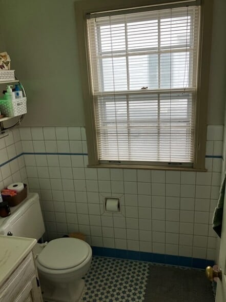 Building Photo - 1540 Packard St