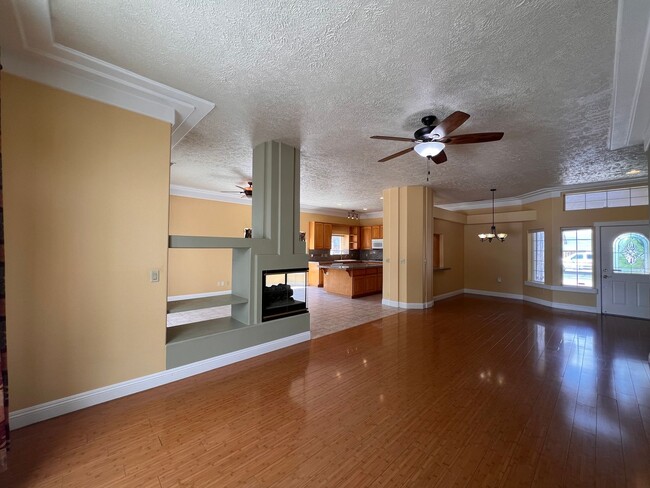 Building Photo - 3-bedroom home in Desert Lakes Golf Community