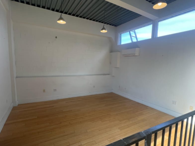 Building Photo - 333 2nd St SE