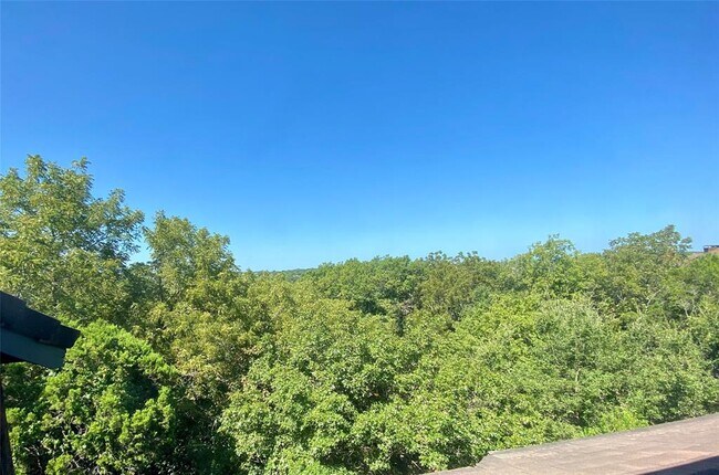 Building Photo - 4711 Spicewood Springs Rd