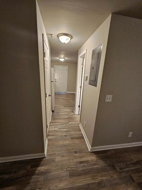 Building Photo - One Bedroom Apt Available For Immediate Oc...