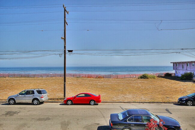 Building Photo - 6742 Del Playa Dr