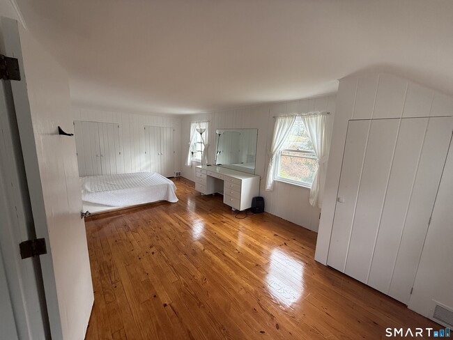 Building Photo - 5 Little Brook Rd