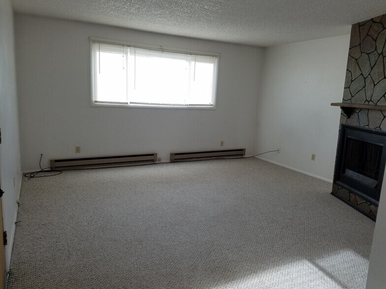Primary Photo - 1215 15th St W