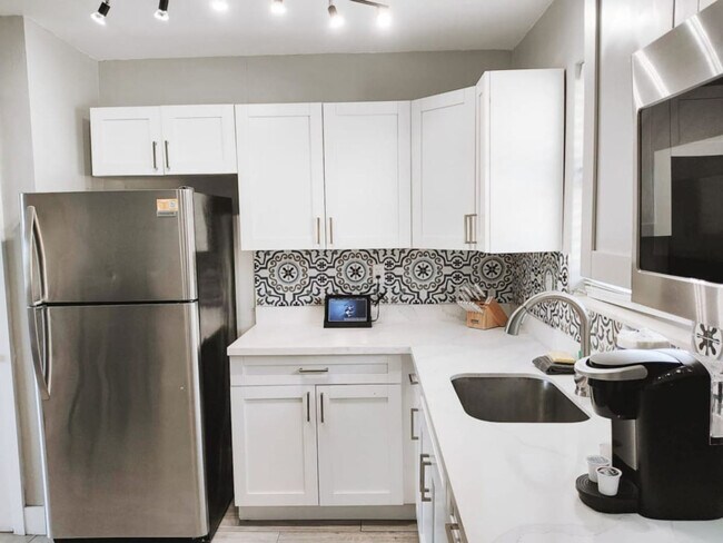 Building Photo - 50 Davie Blvd