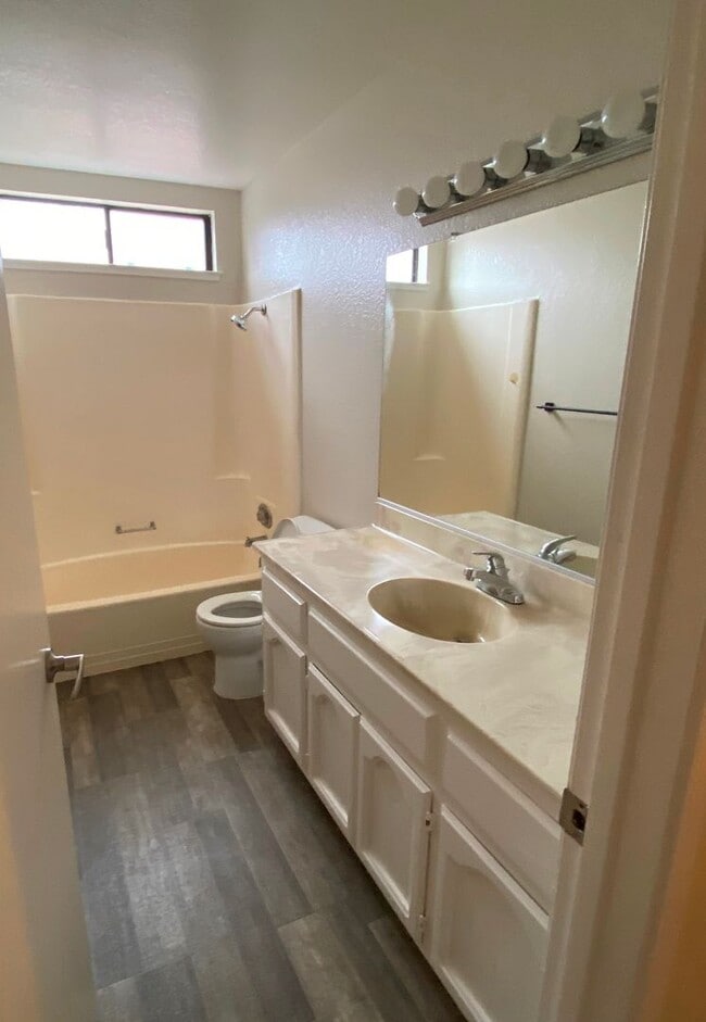 Building Photo - 130 Quietwood Dr