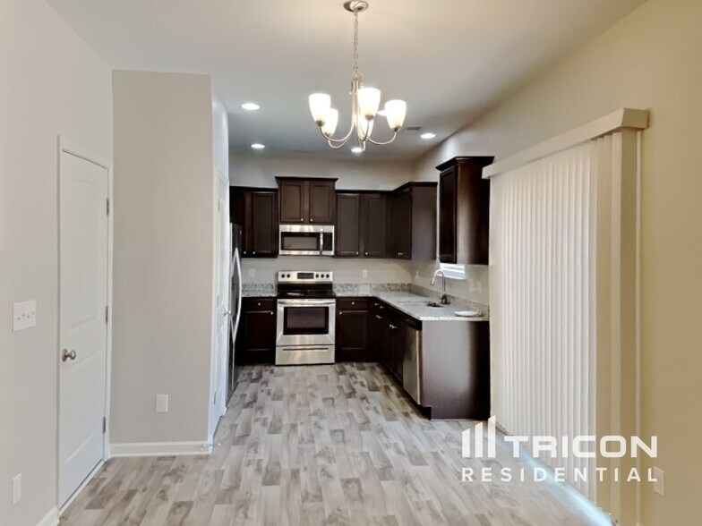 Building Photo - 2900 Dallas Ct