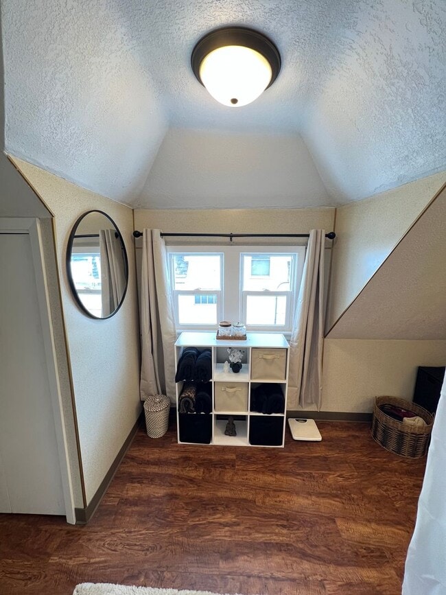 Building Photo - AVAILABLE AUGUST 1 - Spacious 3+ Bedroom Home