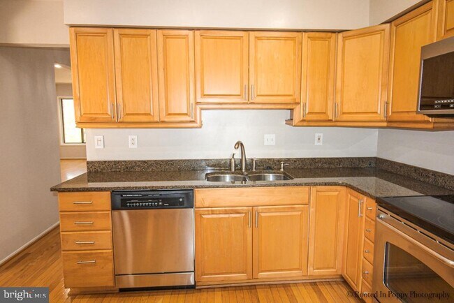 Building Photo - 20423 Meadow Pond Pl