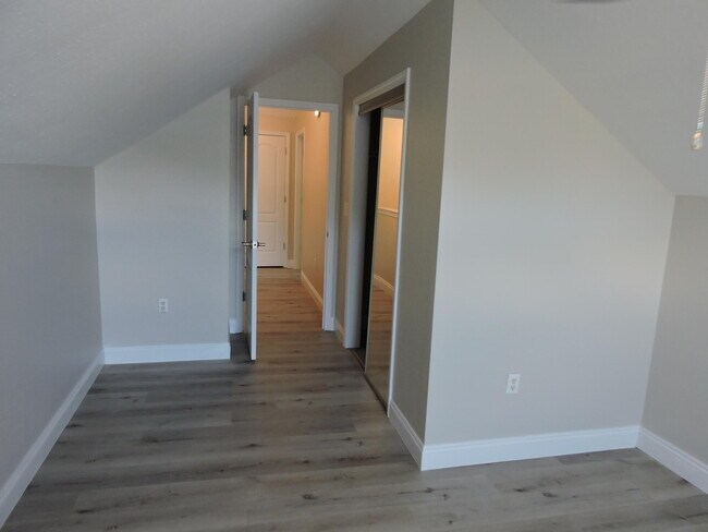 Building Photo - 213 Southgate Dr