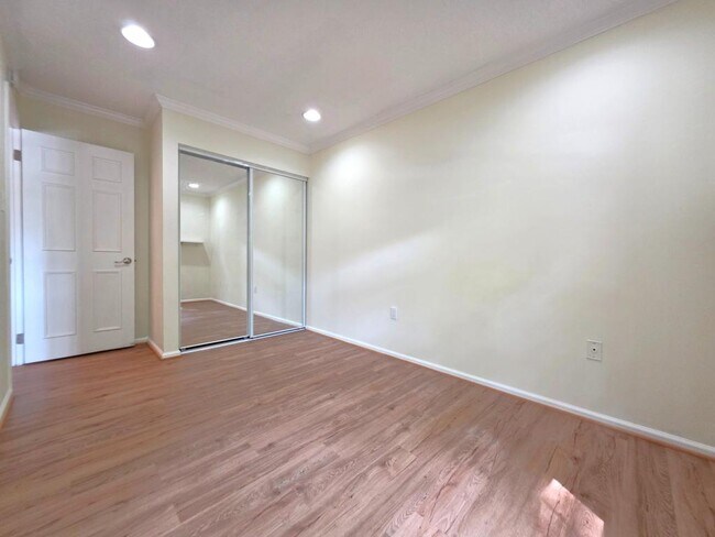 Building Photo - 7758 New Providence Dr