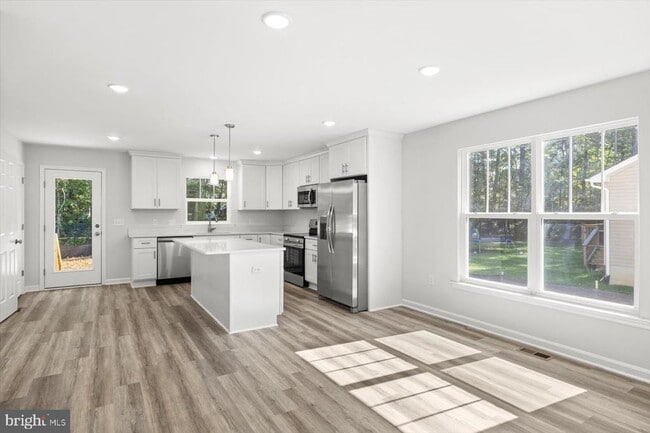 Building Photo - 703 Mattox Ave