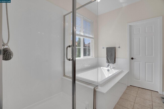 Building Photo - 351 Coolcrest Dr