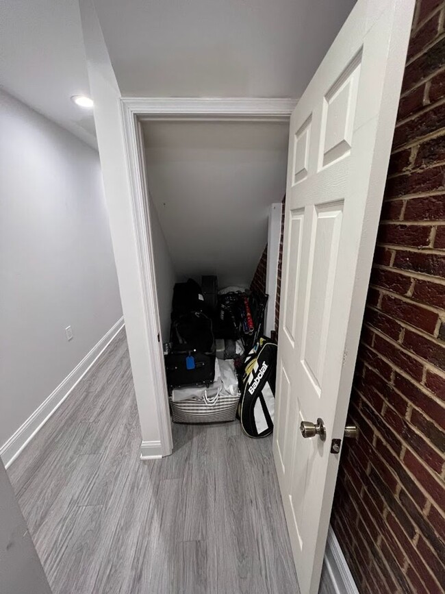 Building Photo - Newly Renovated Split Level Row Home in Tr...