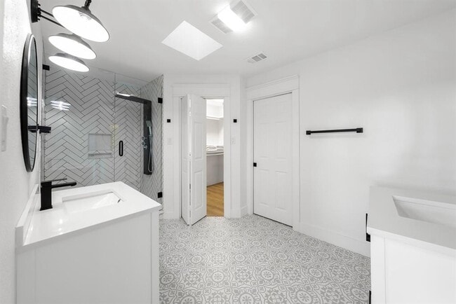 Building Photo - 18300 W Rim Dr