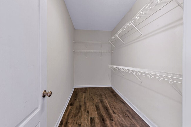Building Photo - 402 Derrick Dr