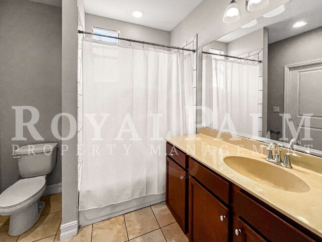 Building Photo - Big on Space, Smart on Layout — 3 bedroom 2.5 bath corner END UNIT pet-friendly townhouse!