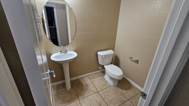 Building Photo - Large 4 bedroom in gated Stetson Trails Community