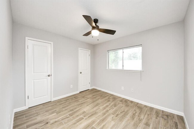 Building Photo - 2706 Plantation Dr