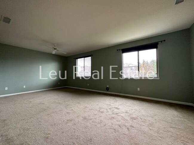 Building Photo - Lovely, 5bd, 3ba home in Serrano, with 3 c...