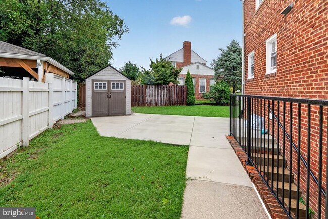 Building Photo - 406 Gilmoure Dr