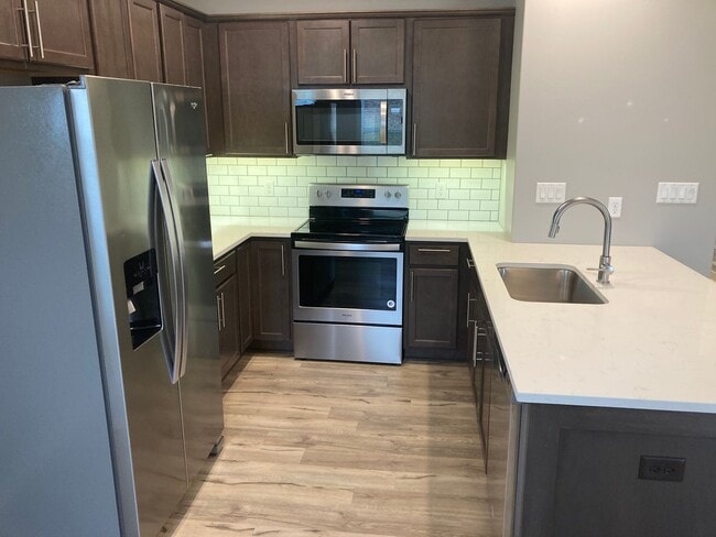 Building Photo - 916-918 9th Street