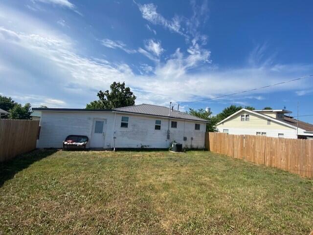 Building Photo - 114 E Russell St