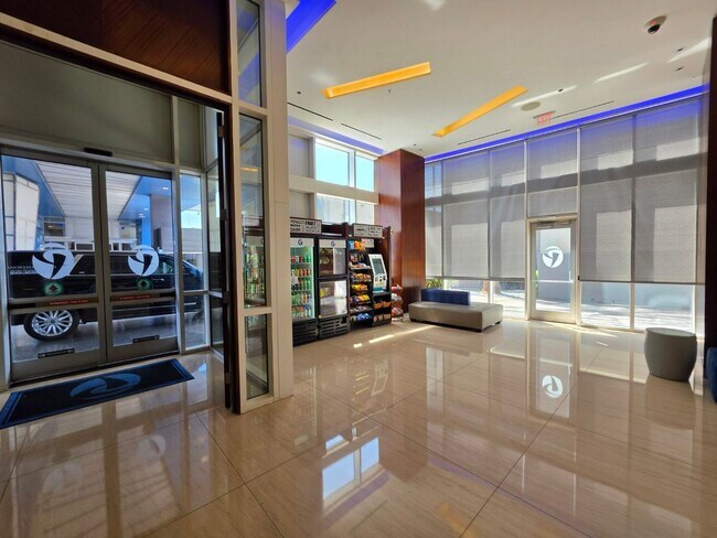 Building Photo - Fantastice High Rise with Full City Views!