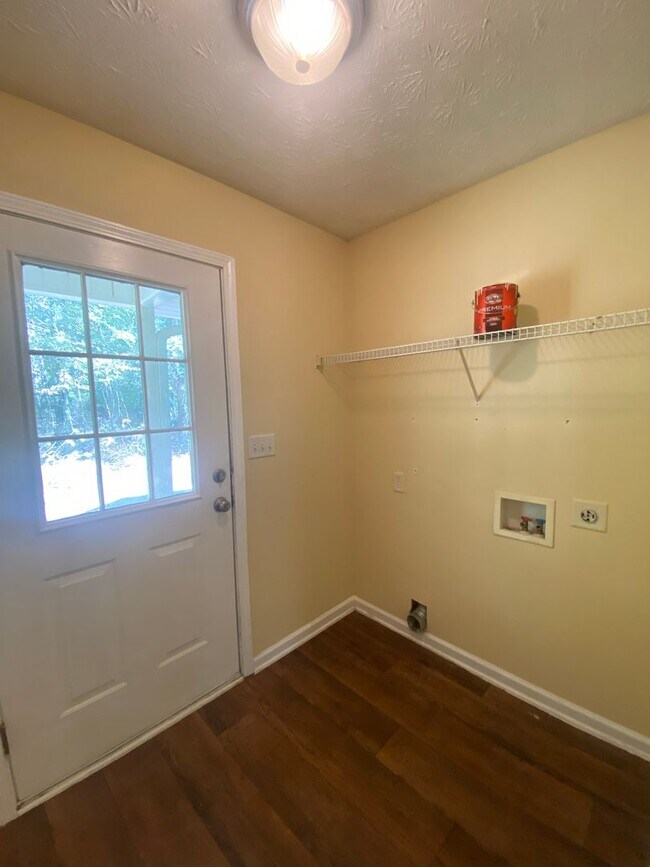 Building Photo - 1809 Azalea Dr