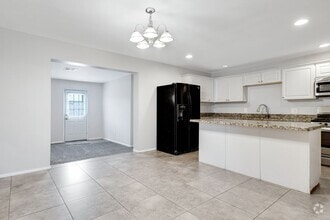Building Photo - SFH 5/3