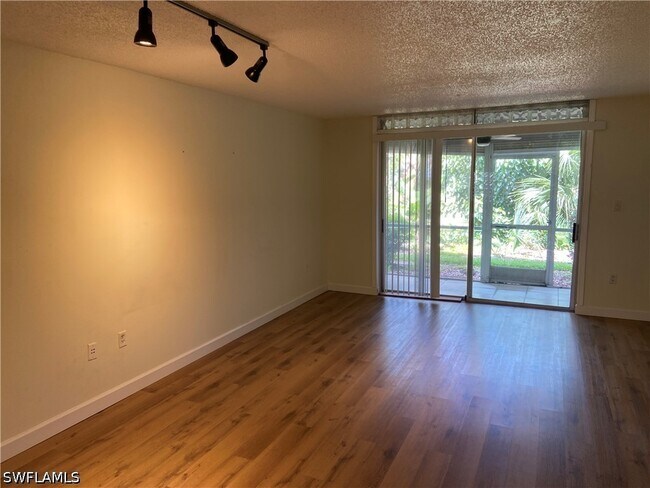 Building Photo - 180 Turtle Lake Ct