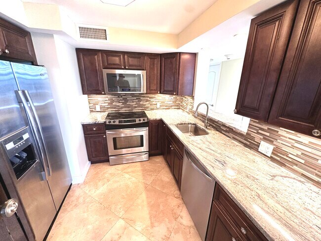 Building Photo - 1 Las Olas Cir