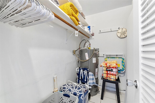 Building Photo - 3230 NE 13th St