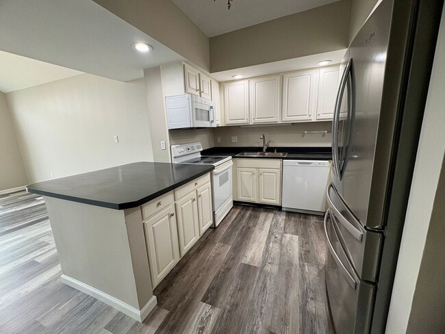 Building Photo - 2 Bedroom 2 Bathroom in Woodland View Harr...